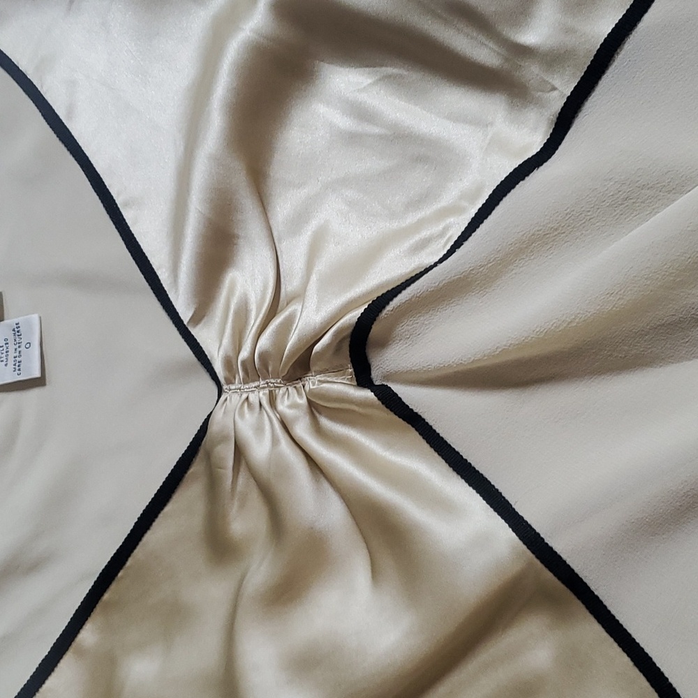 Elegant Cream Sleeveless Top - Picture 4 of 8